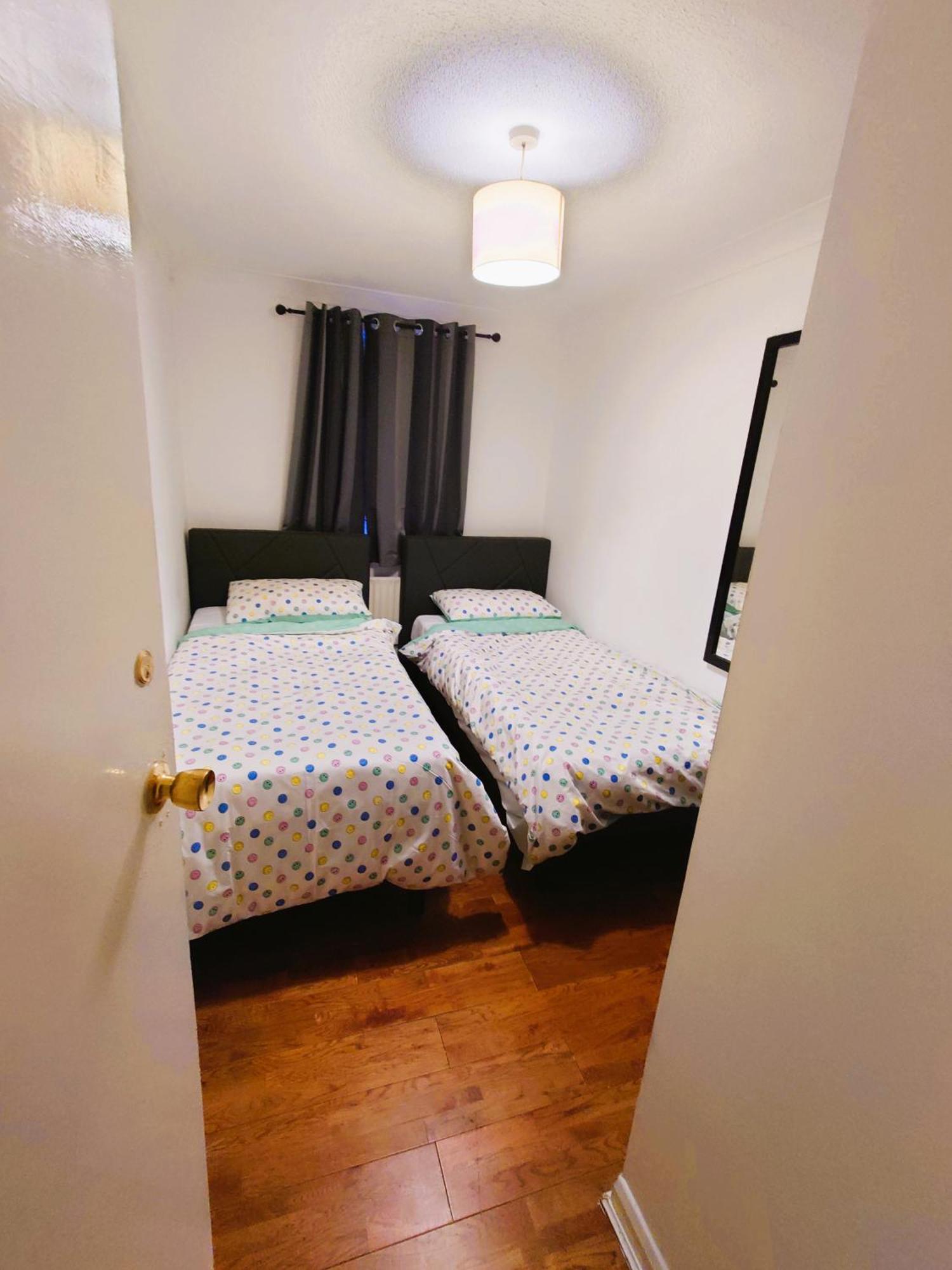 Edwardian 4 Bedrooms With 4 Bathrooms Townhouse, Next To Underground, Accommodates 10 People Londres Exterior foto
